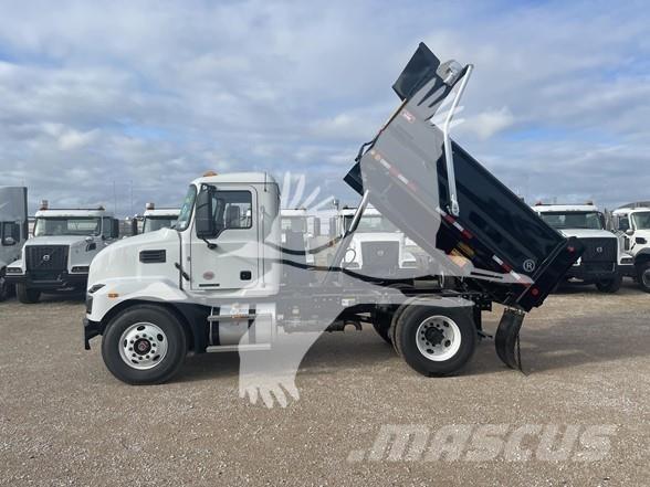 Mack MD7 自卸式货车