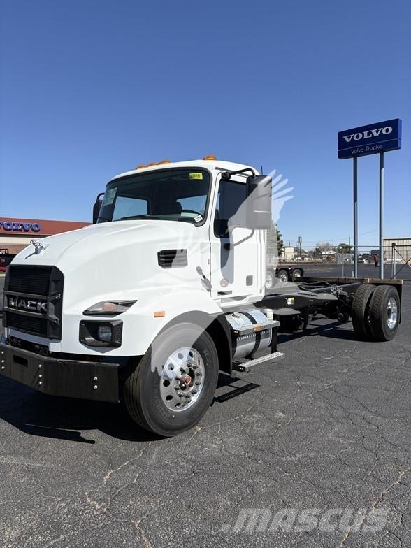 Mack MD7 平板车
