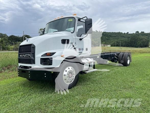 Mack MD7 平板车