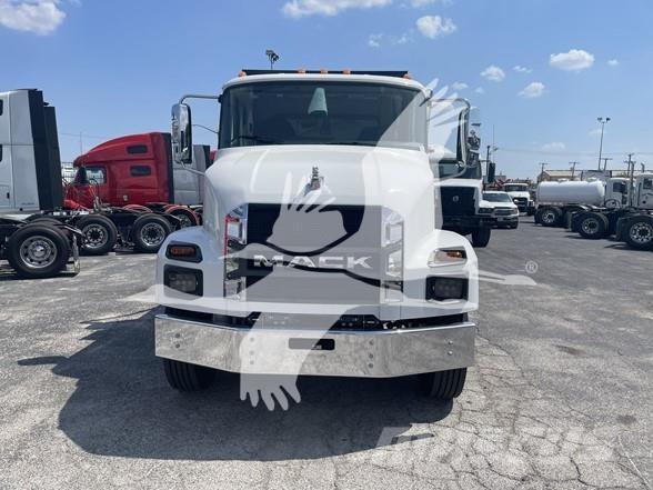 Mack MD7 自卸式货车