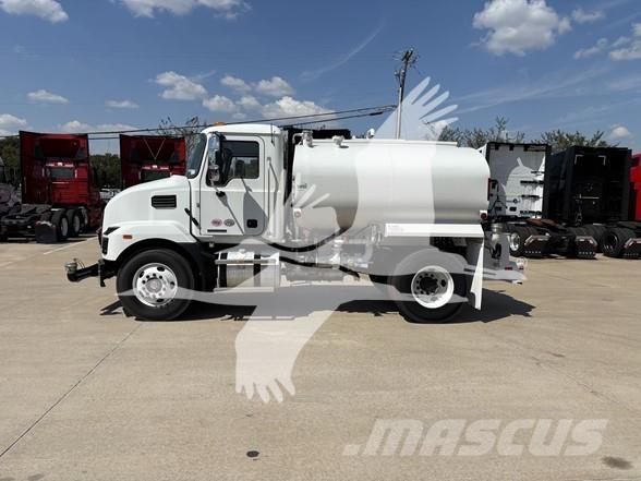 Mack MD7 油罐车