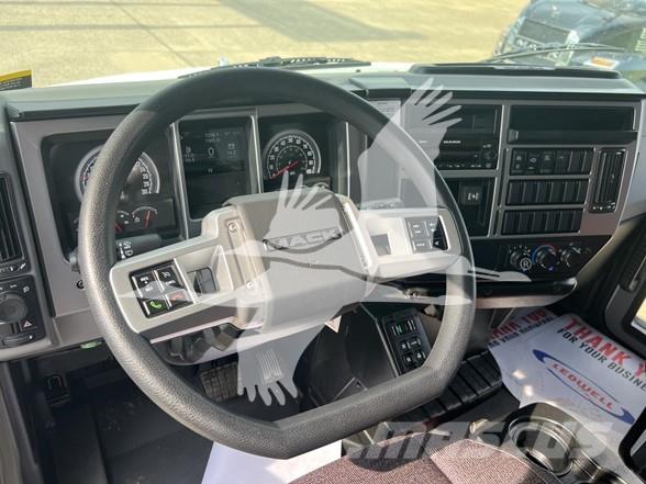 Mack MD7 自卸式货车