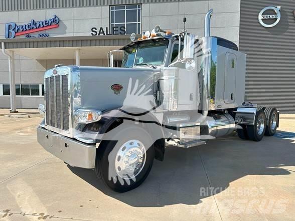 Peterbilt 388 牵引车