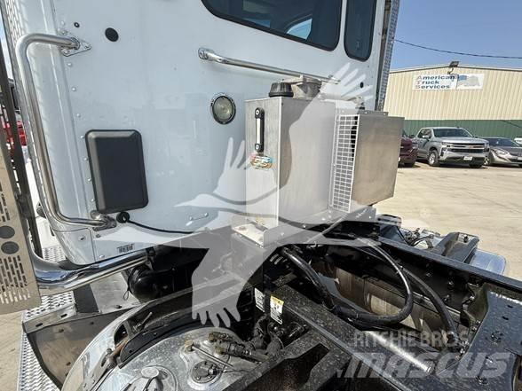 Peterbilt 567 牵引车