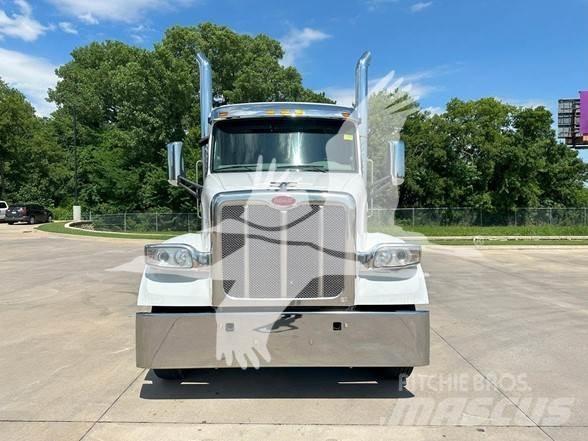 Peterbilt 567 牵引车