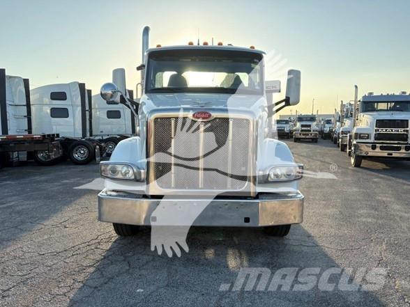 Peterbilt 567 牵引车