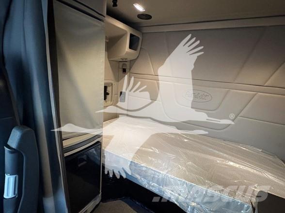 Peterbilt 567 牵引车