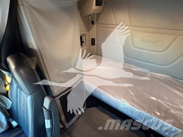 Peterbilt 567 牵引车