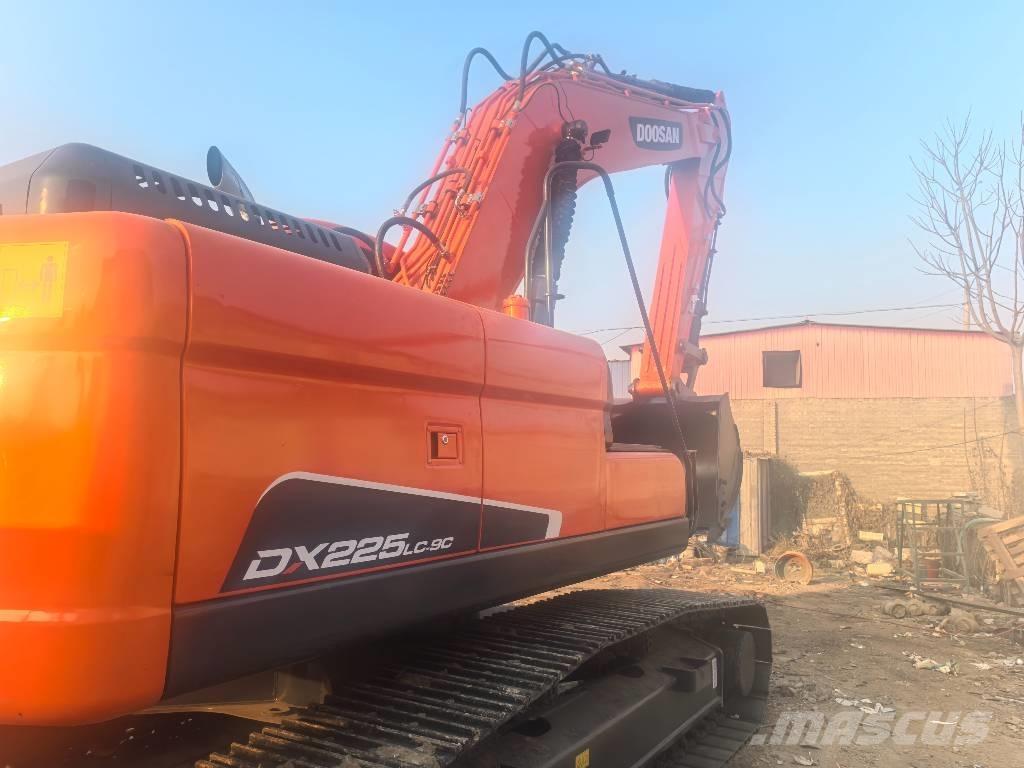 Doosan DX225 履带挖掘机