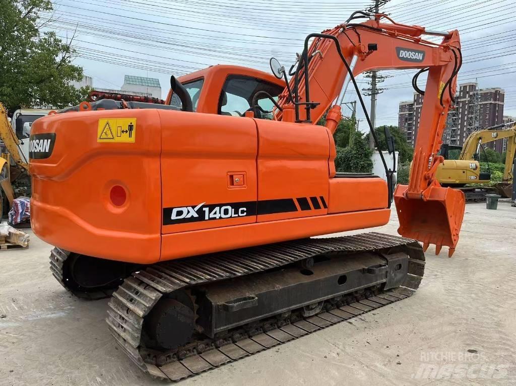 Doosan DX 140 履带挖掘机