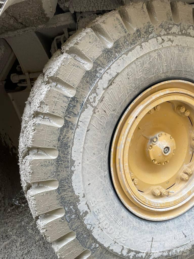 CAT 775G 刚性自卸车