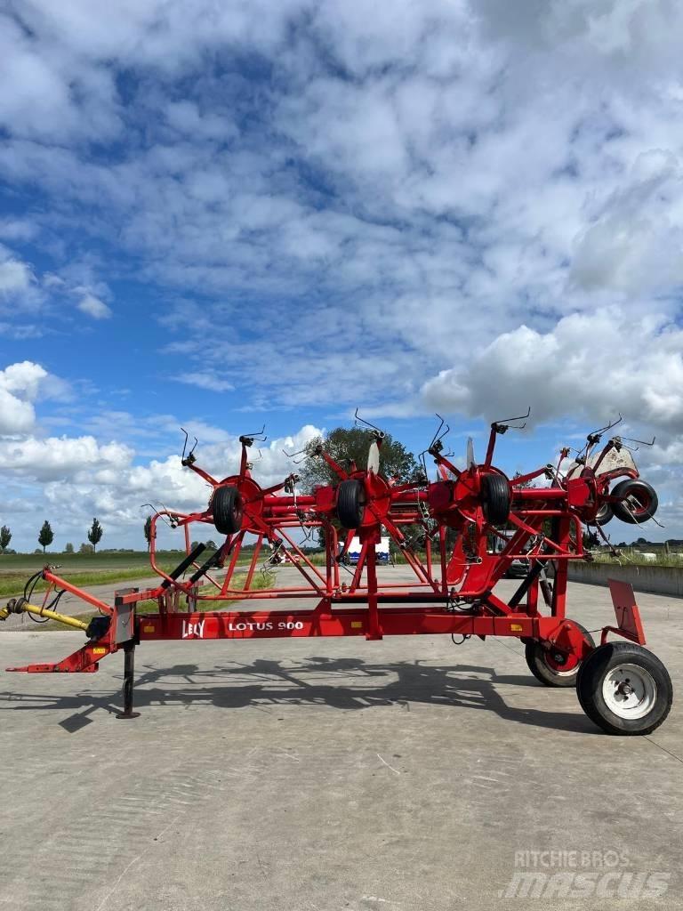 Lely Lotus 900 犁耙和摊草机