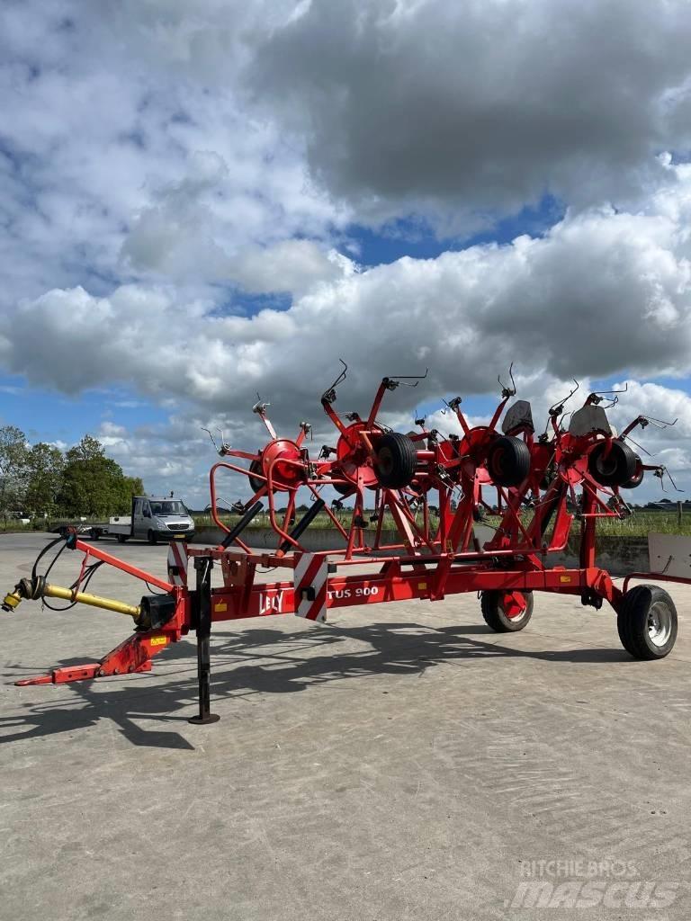 Lely Lotus 900 犁耙和摊草机