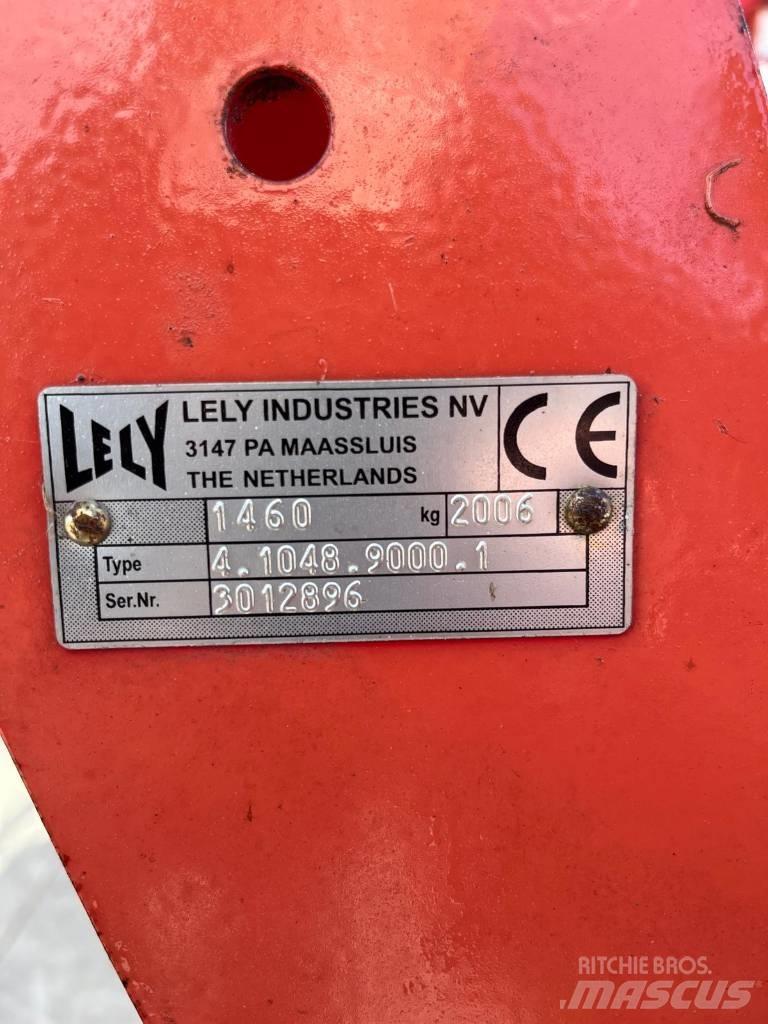 Lely Lotus 900 犁耙和摊草机