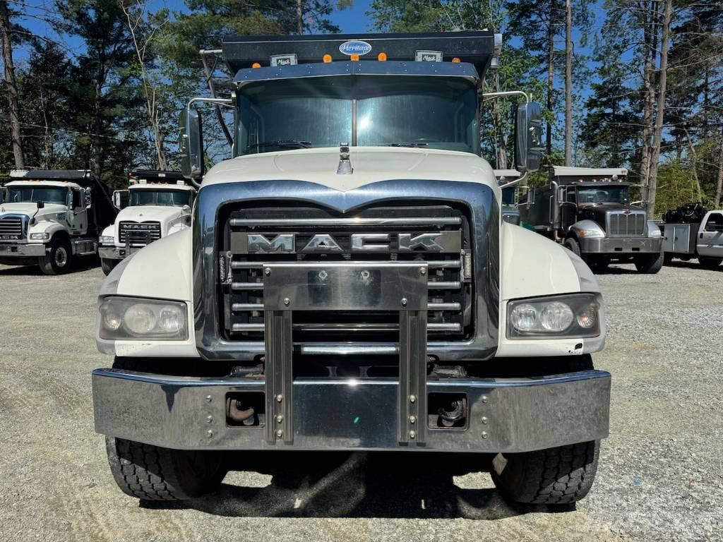 Mack GU713 自卸式货车