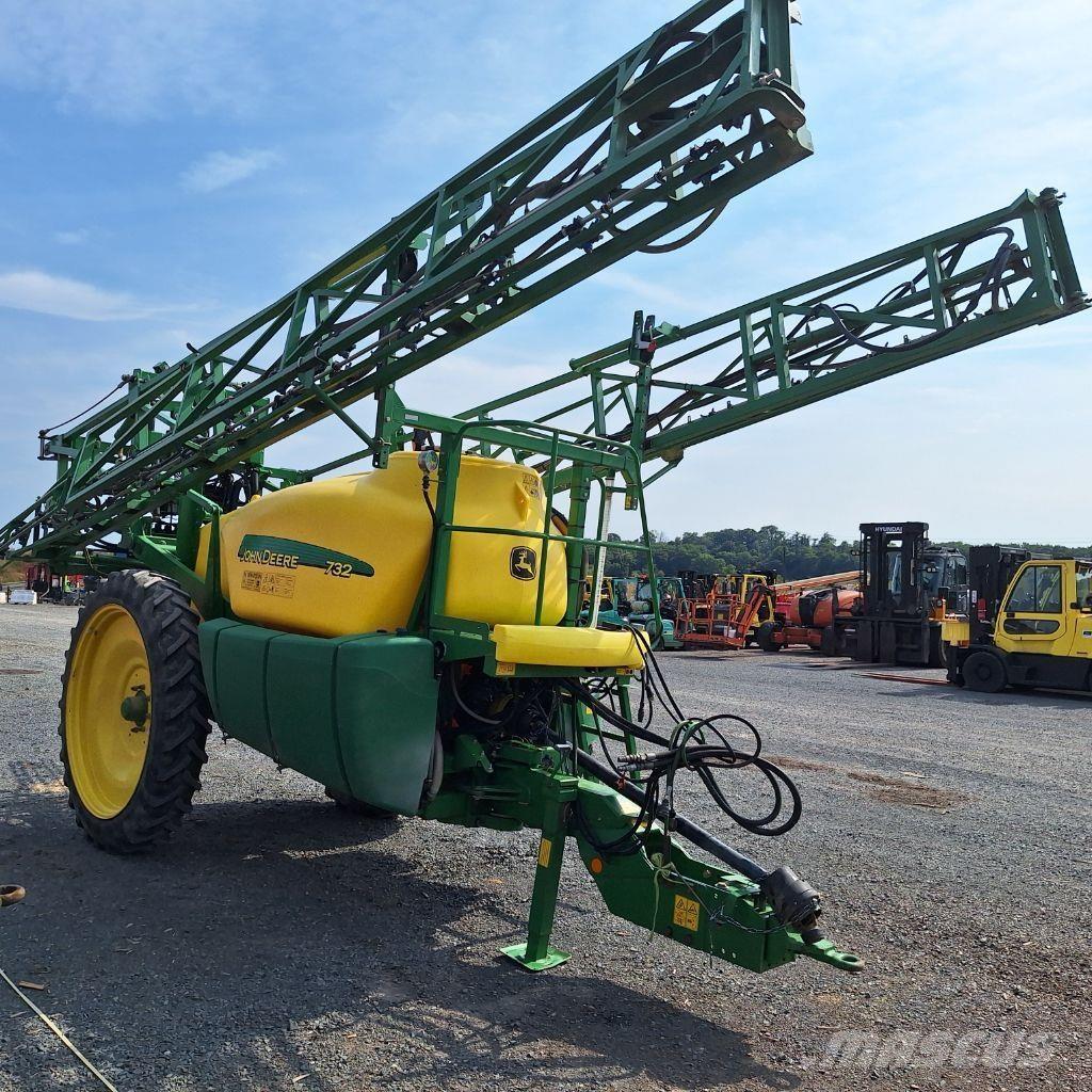 John Deere 732 牵引式喷雾机