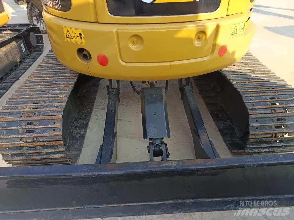 CAT 305 C CR 小型挖掘机