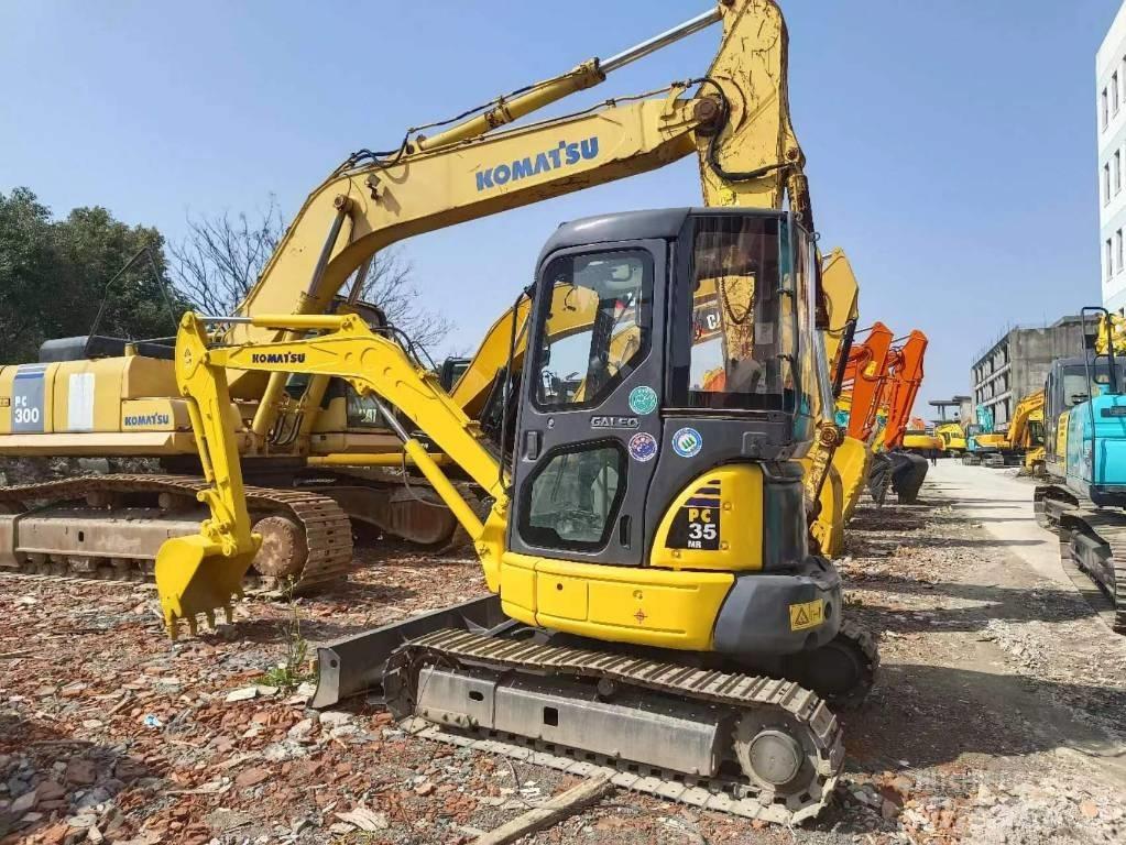 Komatsu PC 35 小型挖掘机