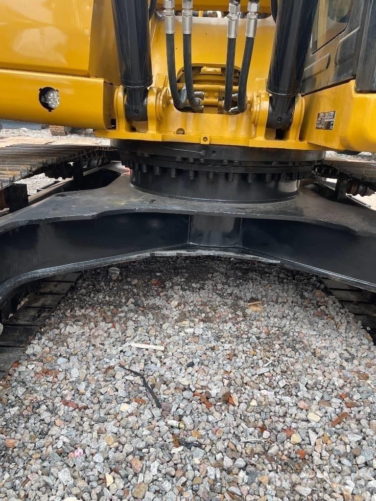 CAT 323GX 中型挖掘机