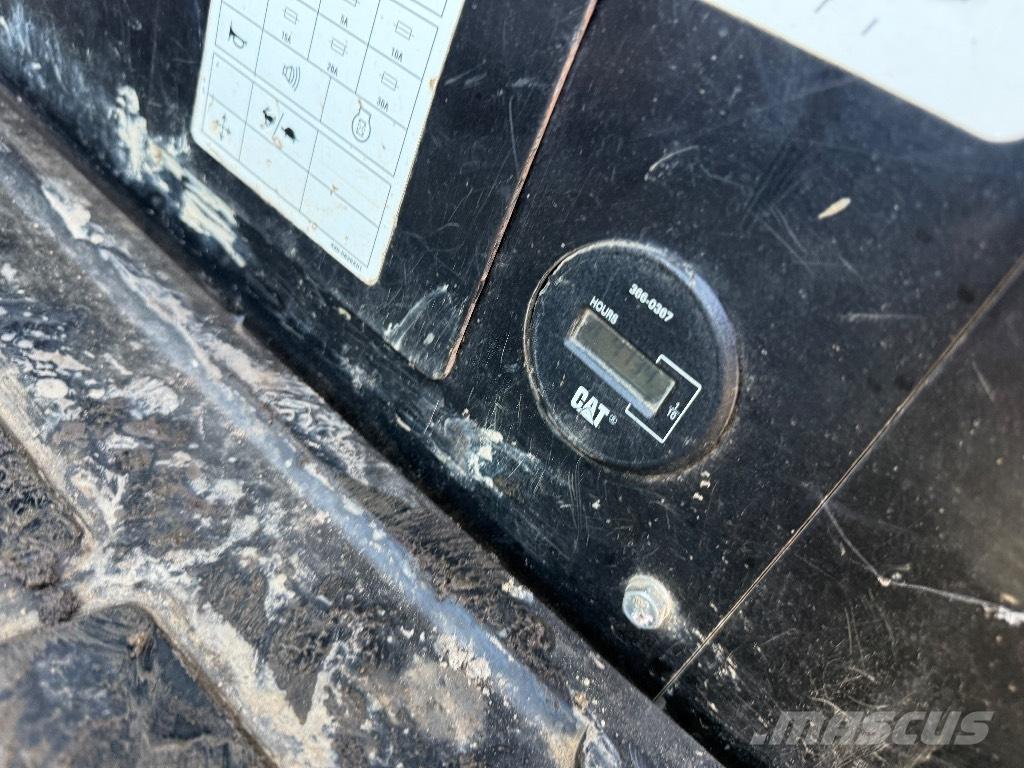 CAT 308 E 2 CR 中型挖掘机