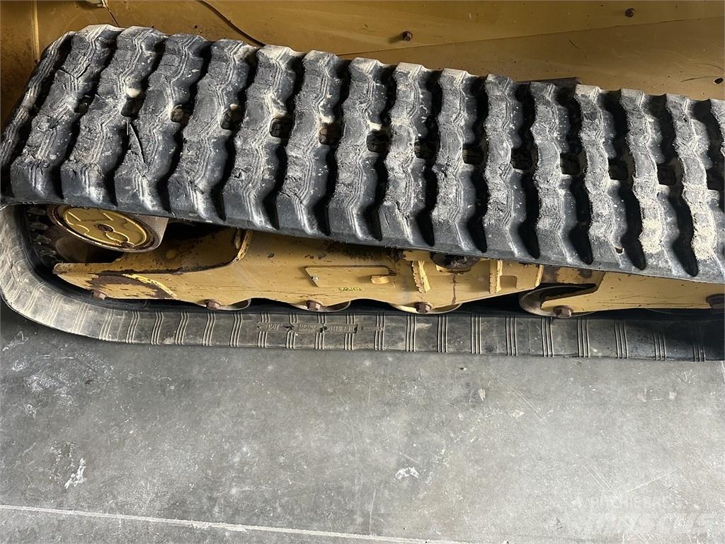 CAT 259D3 滑移装载机