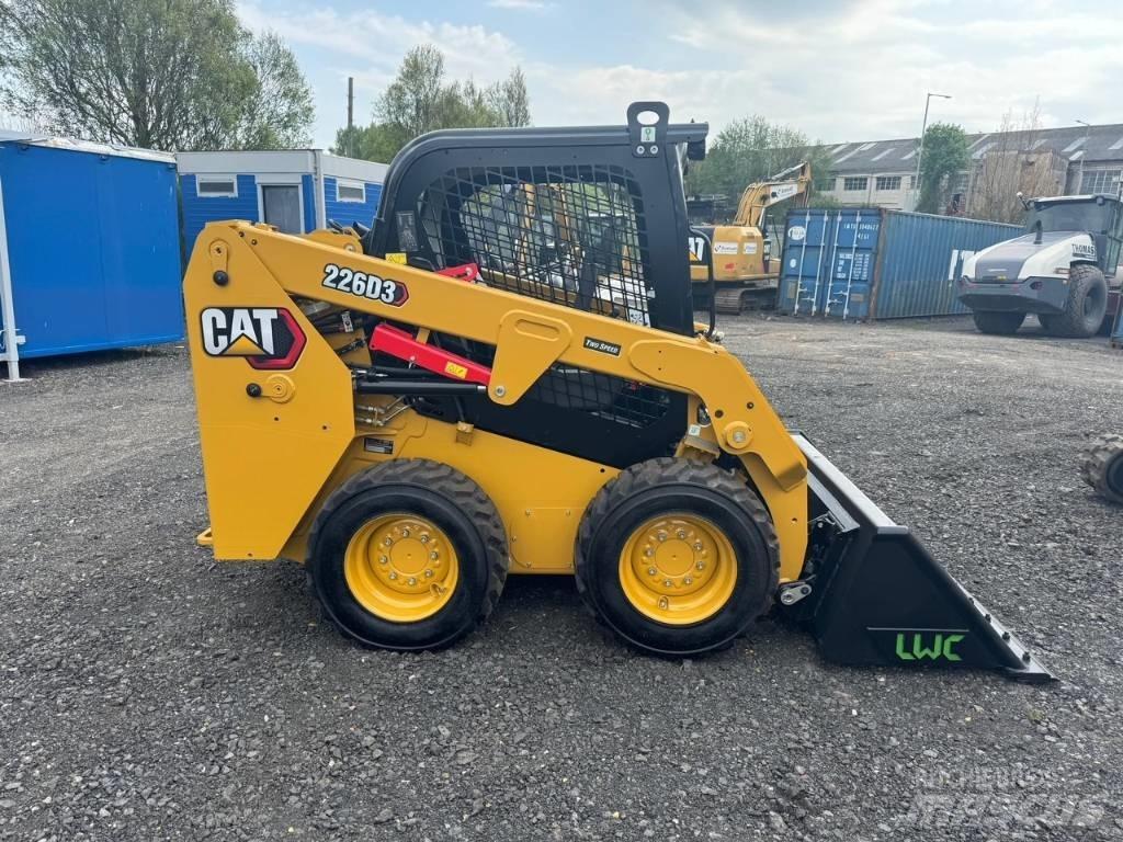 CAT 226D3 滑移装载机