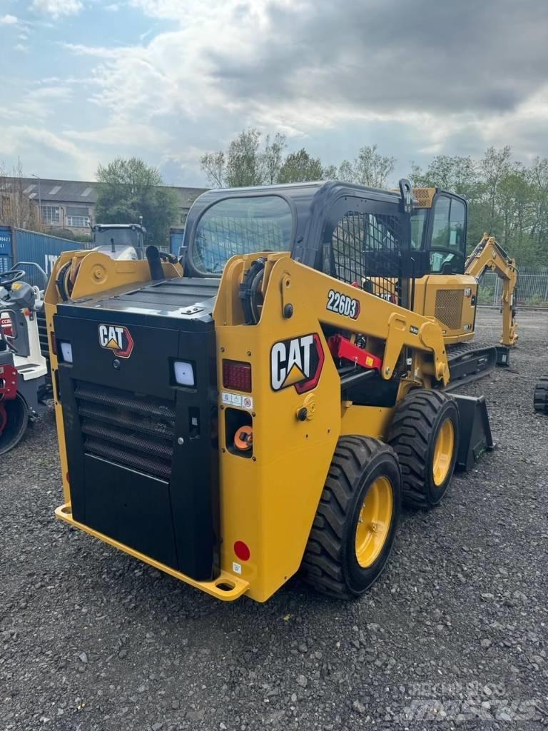CAT 226D3 滑移装载机