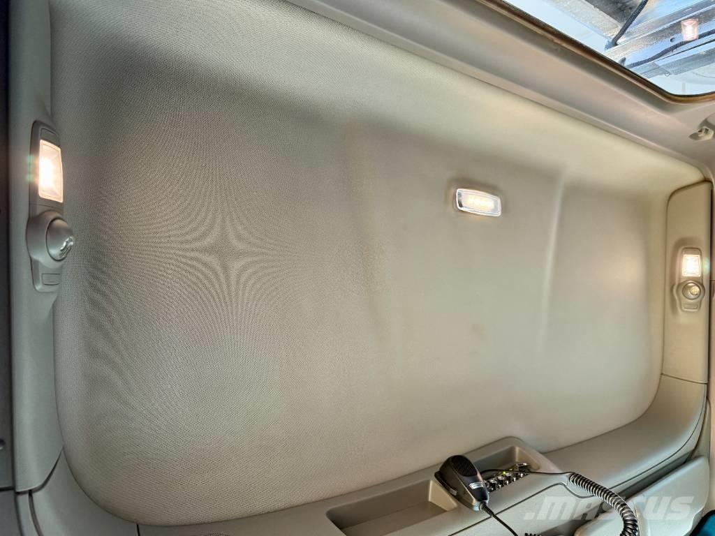 Peterbilt 567 牵引车