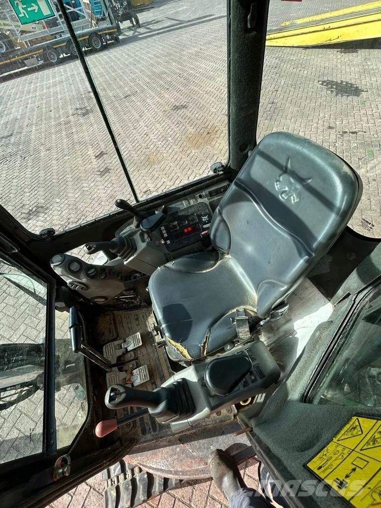Bobcat E26 小型挖掘机