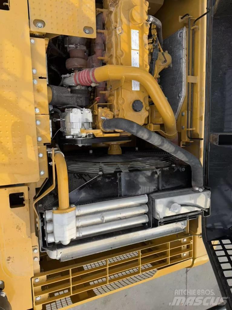 CAT 330d2 履带挖掘机