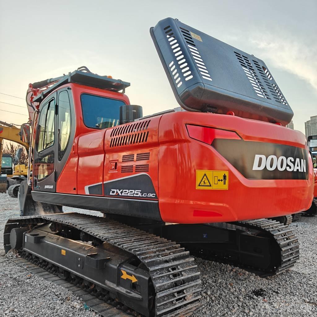 Doosan DX225LC-9C 履带挖掘机