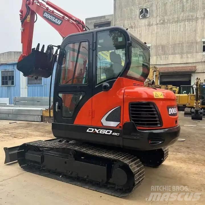 Doosan DX60 履带挖掘机