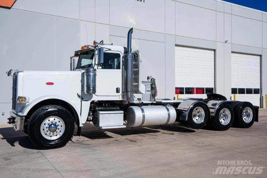 Peterbilt 388 牵引车