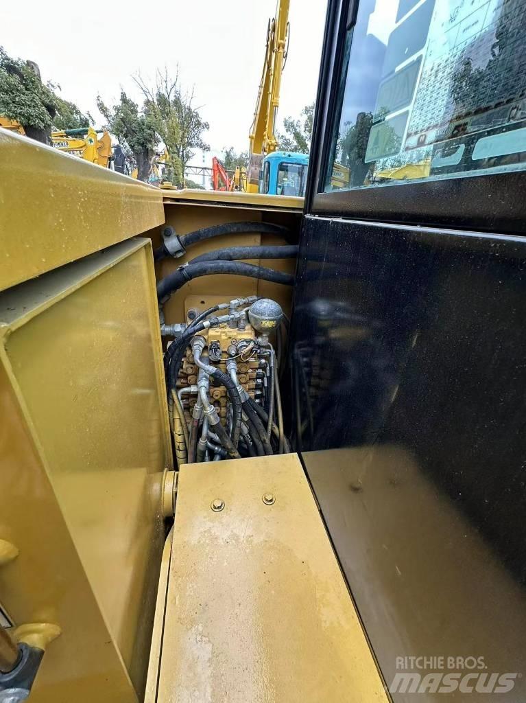 CAT 305.5E2 履带挖掘机
