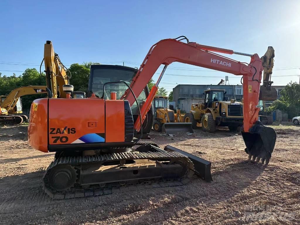 Hitachi ZX 70 中型挖掘机