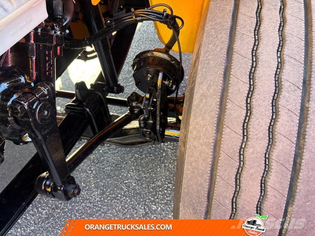 Freightliner M2 厢式货车