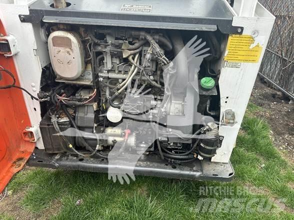Bobcat S750 滑移装载机