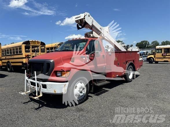 Ford F750 车载式高空作业车