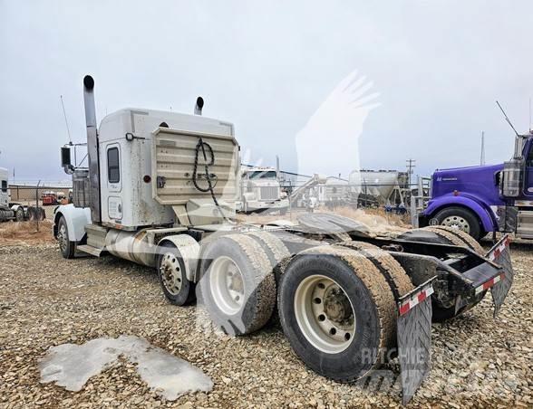 Kenworth W900 牵引车