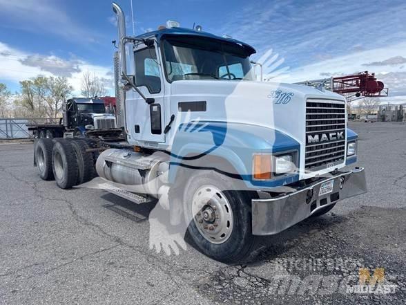 Mack CH613 牵引车