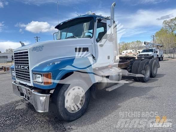 Mack CH613 牵引车