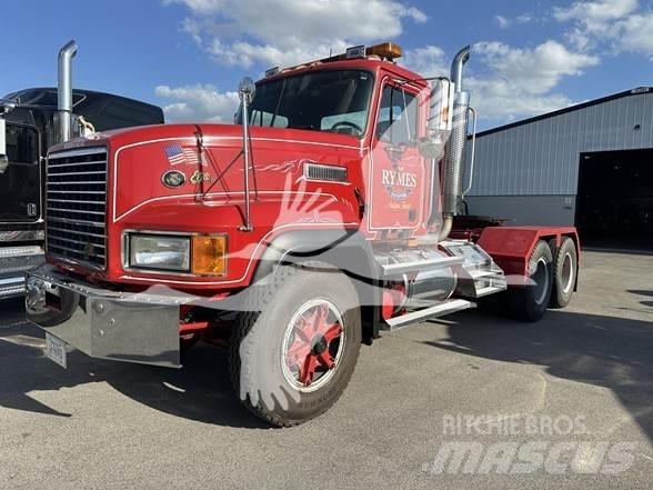 Mack CL753 牵引车