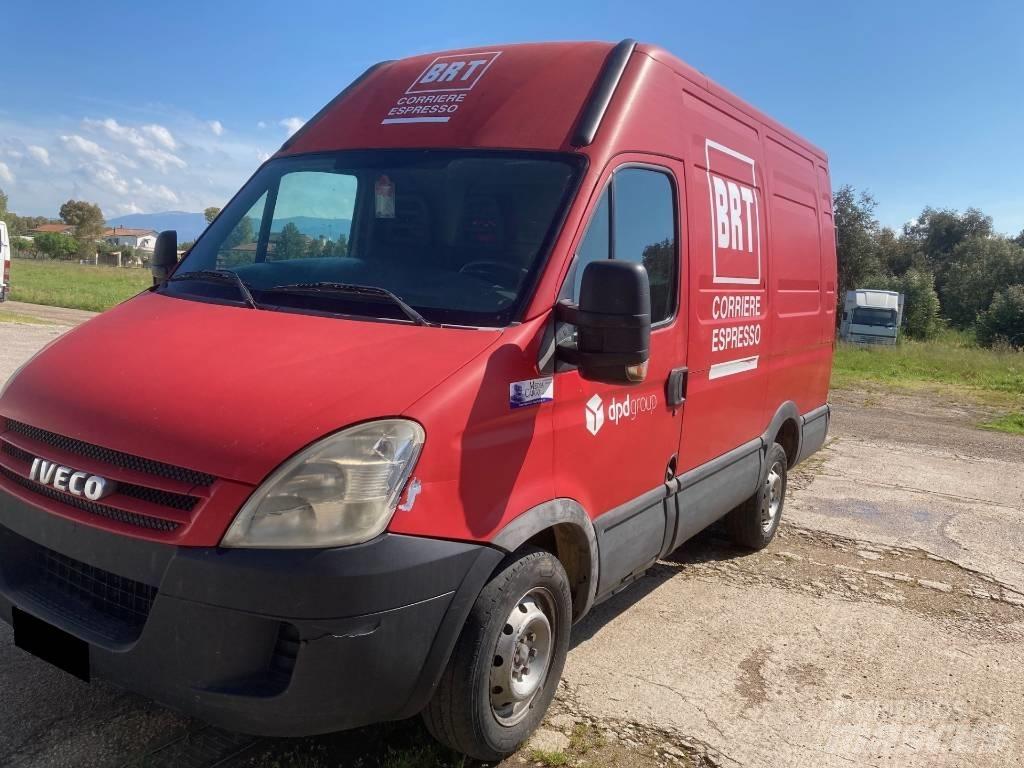 Iveco 35S 大型面包车