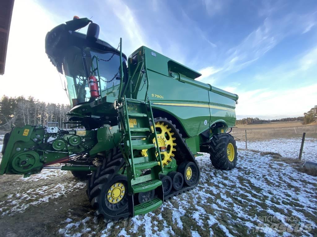 John Deere S790i 联合收割机