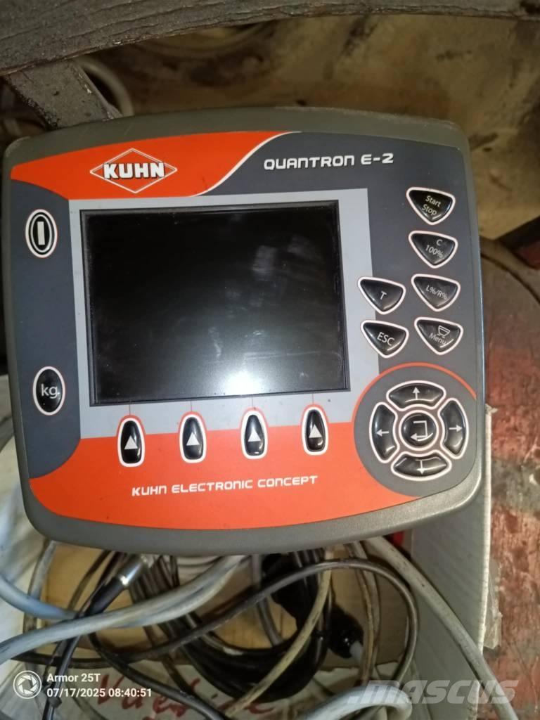 Kuhn AXIS 20.1W 矿物肥料撒播机