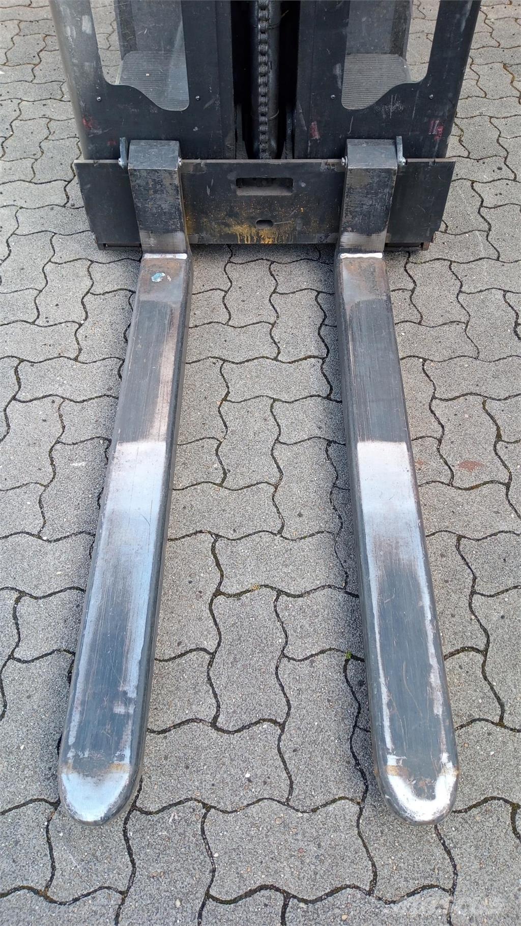 Toyota OSE100 行走式堆垛机