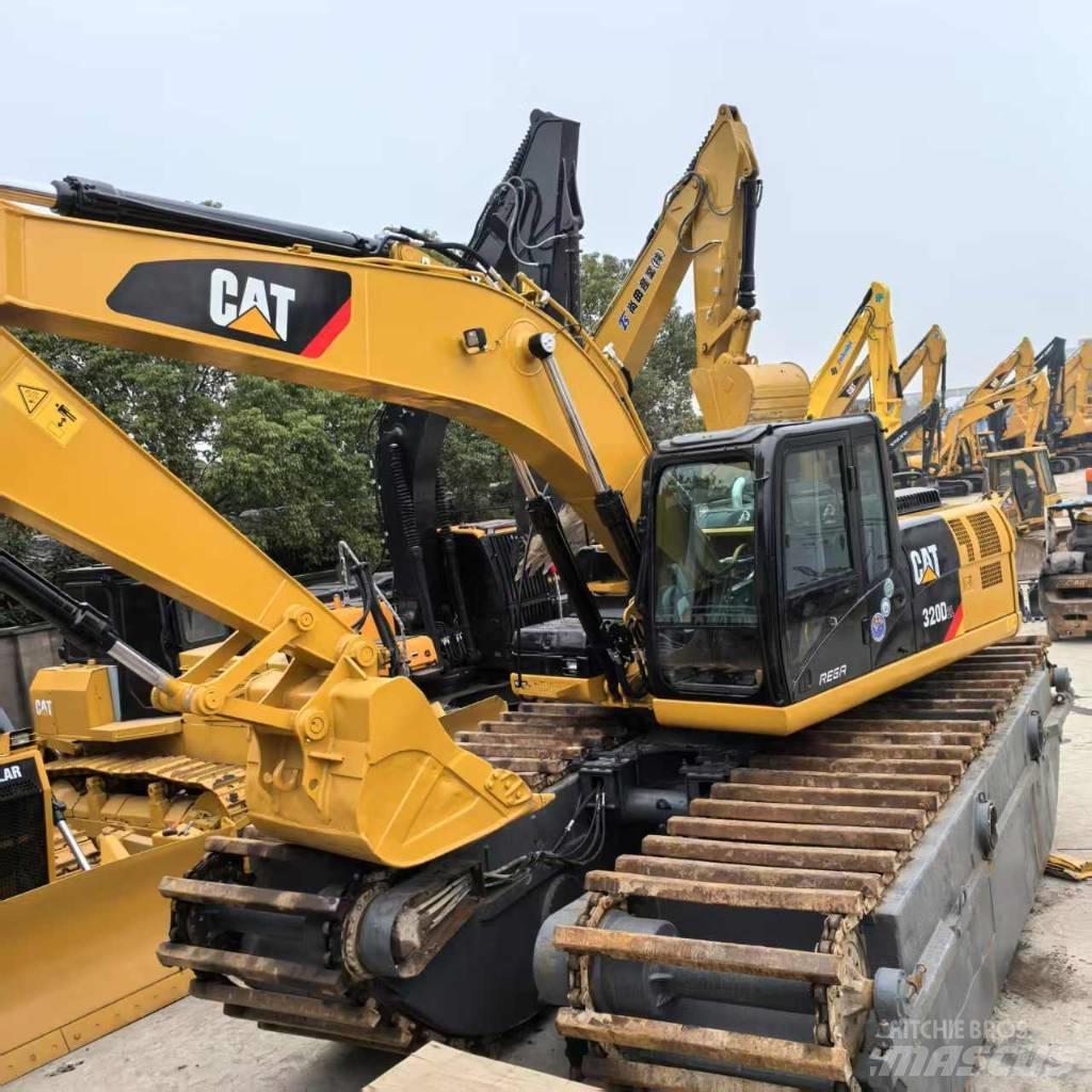 CAT 320 D 水陆两栖挖掘机
