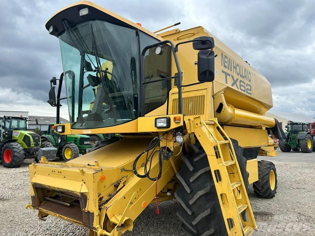 New Holland TX 62 联合收割机