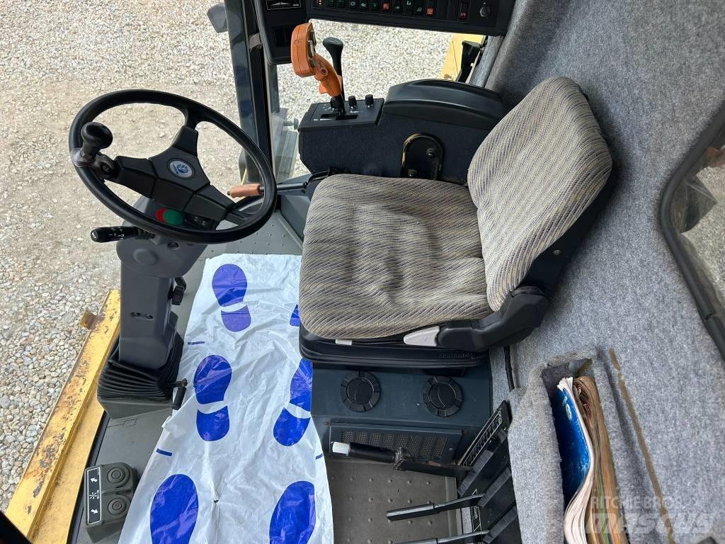 New Holland TX 62 联合收割机