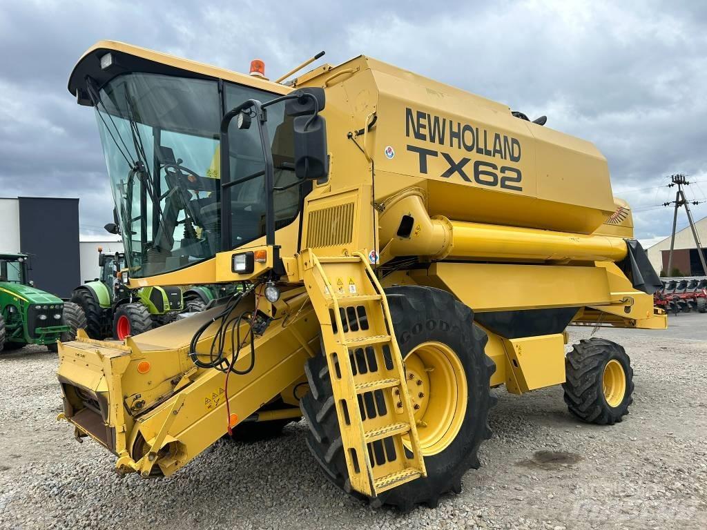 New Holland TX 62 联合收割机